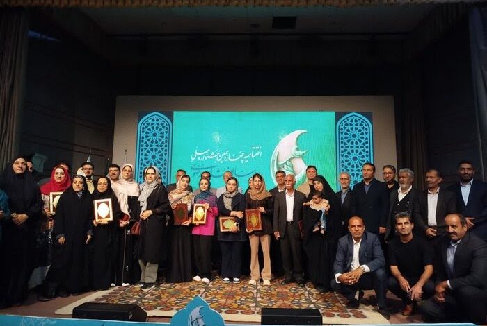 بانوی هنرمند گناوهای مقام نخست جشنواره ملی مشاعره رضوی را کسب کرد